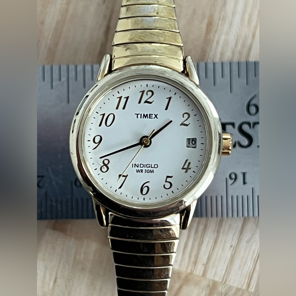 Timex Ladies Watch Vintage Gold Tone Stretch Bracelet Round White Dial Date Wndw